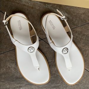 MICHAEL KORS JUDY THONG SAFFIANO PVC OPTIC WHITE